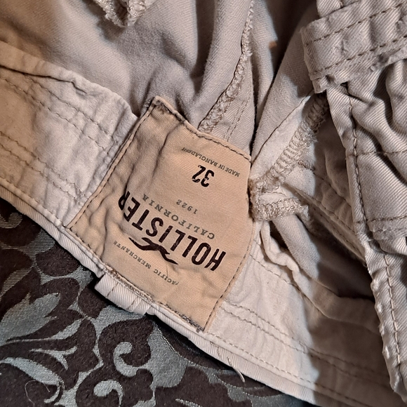 Hollister Cargo Shorts in Light Tan 32 - Picture 3 of 7